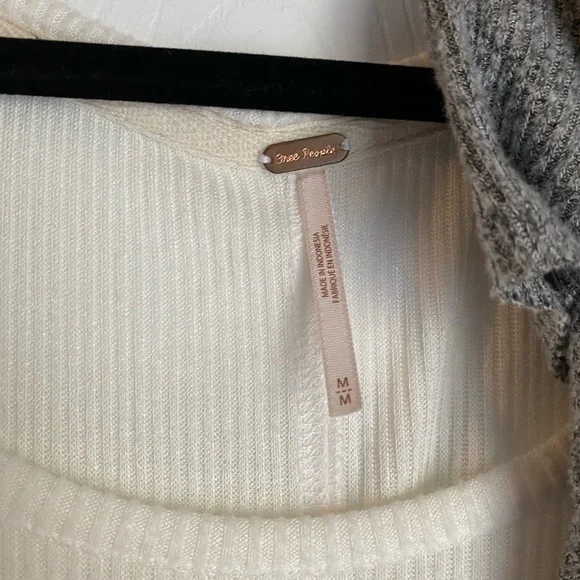 Free people long tshirts with side slits (M) - Picture 5 of 6